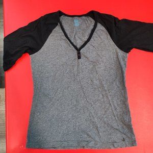 Joe Fresh two tone grey and black V neck 1/2 sleeve shirt women's size M